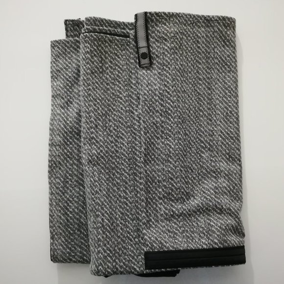 Lululemon Vinyasa Wrap Scarf snap button shawl - Picture 5 of 13